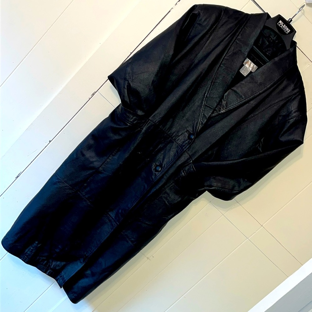 Lined black italian leather ladies trenchcoat in medium/large.  Damage free!